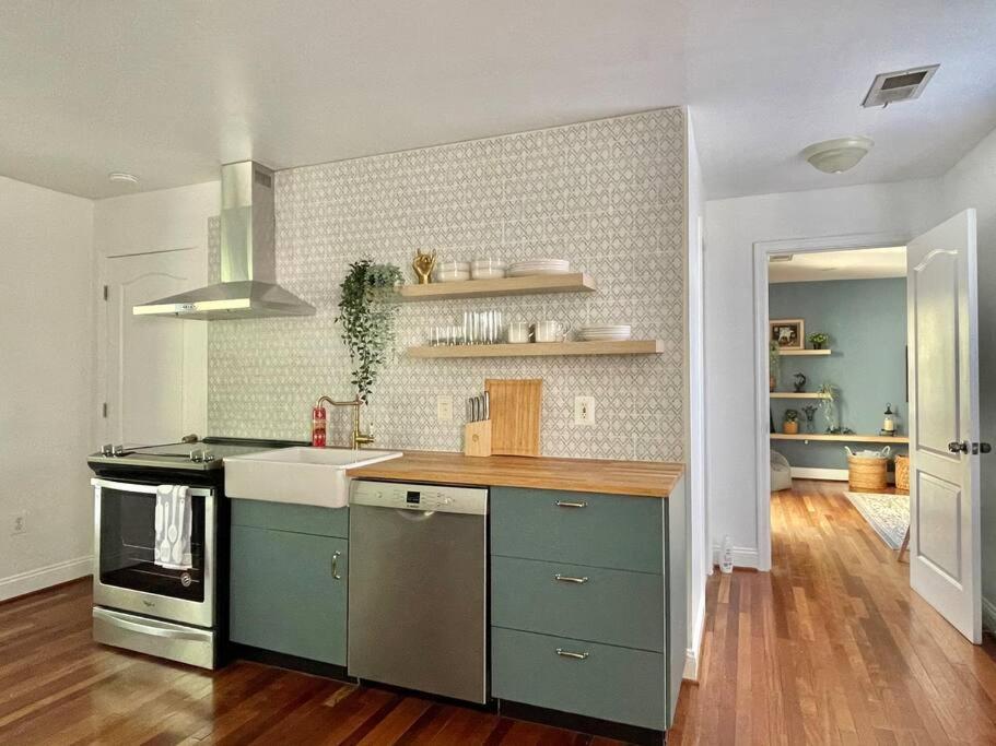 Brand New, Cozy, Modern, One-Bedroom Apartment Falls Church Exterior foto