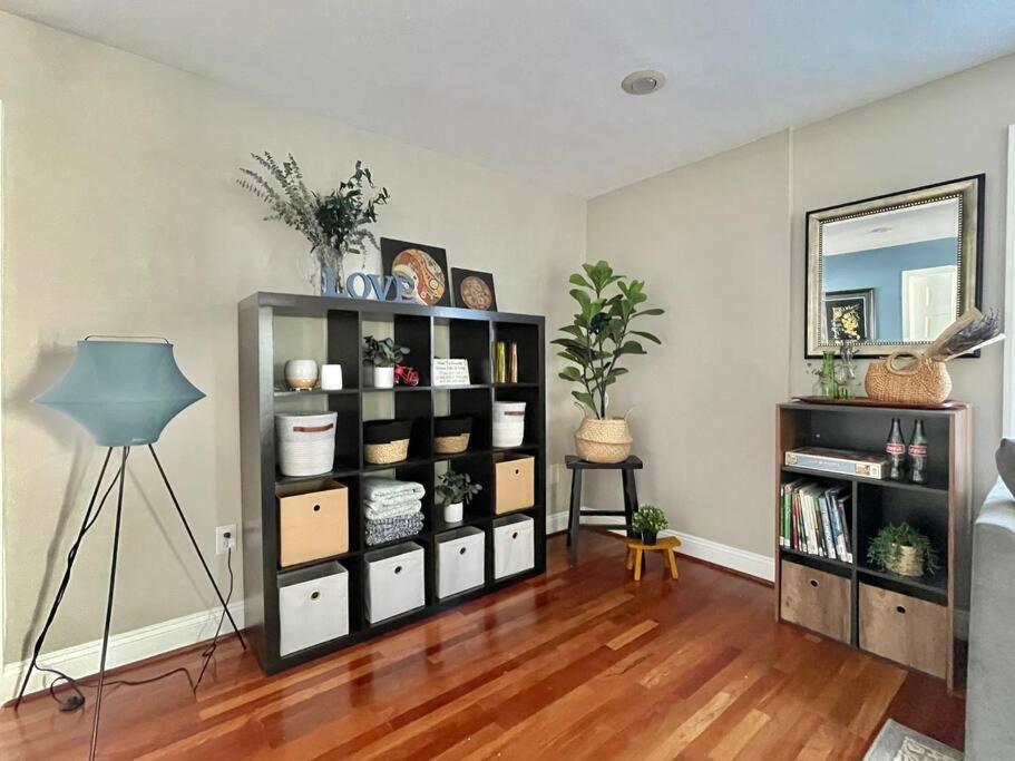 Brand New, Cozy, Modern, One-Bedroom Apartment Falls Church Exterior foto
